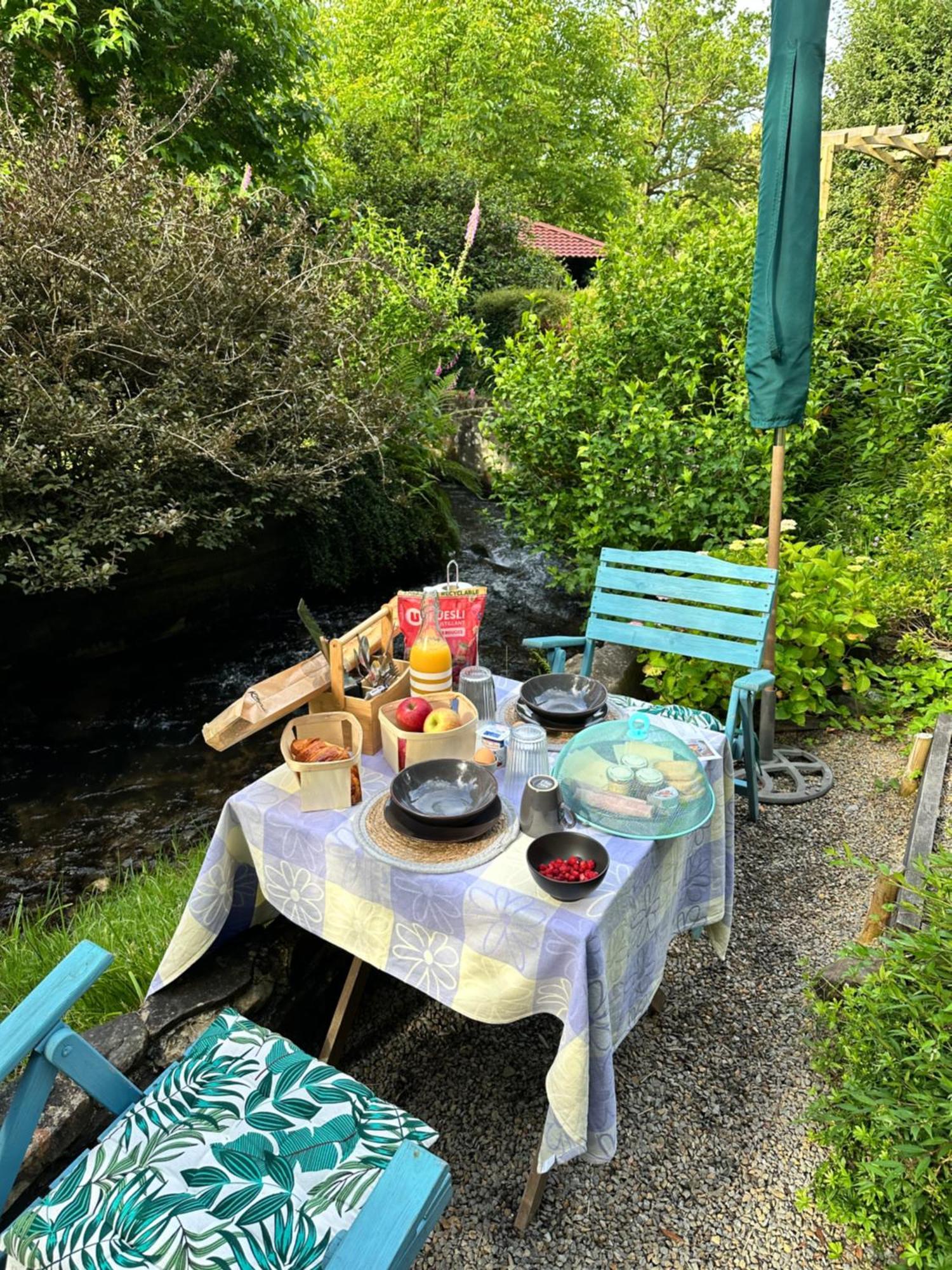 Les Trois Fenetres Bed and Breakfast Beauficel Εξωτερικό φωτογραφία